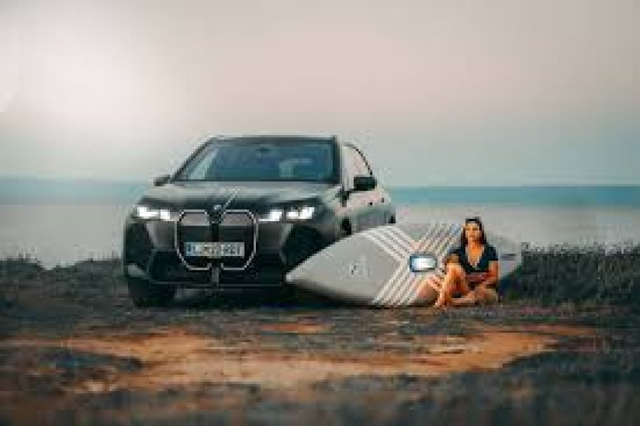 BMW expande la innovación eléctrica a los deportes acuáticos.