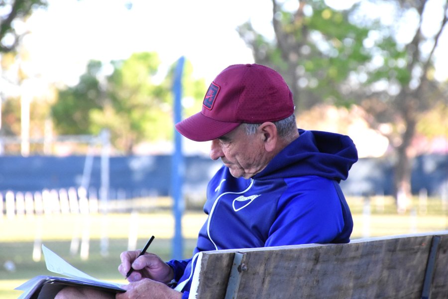 SERENO. Tomando nota en uno de los entrenamientos.
