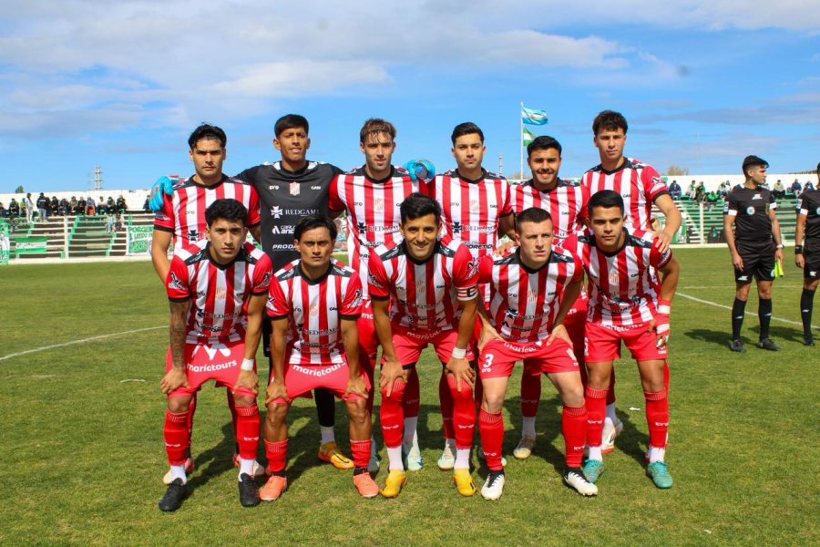 ¿REPETIRA EQUIPO? La formación juliense en el partido de ida.