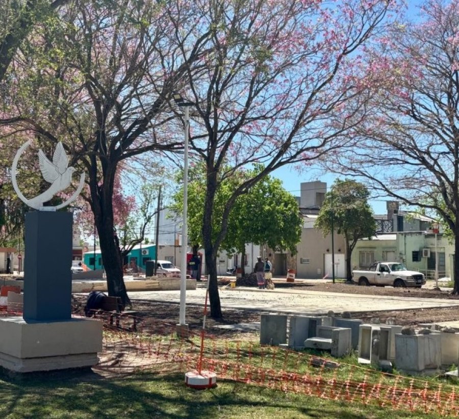 PLAZA DE LA PAZ. En actual remodelación, con grandes avances para el disfrute de los vecinos.
