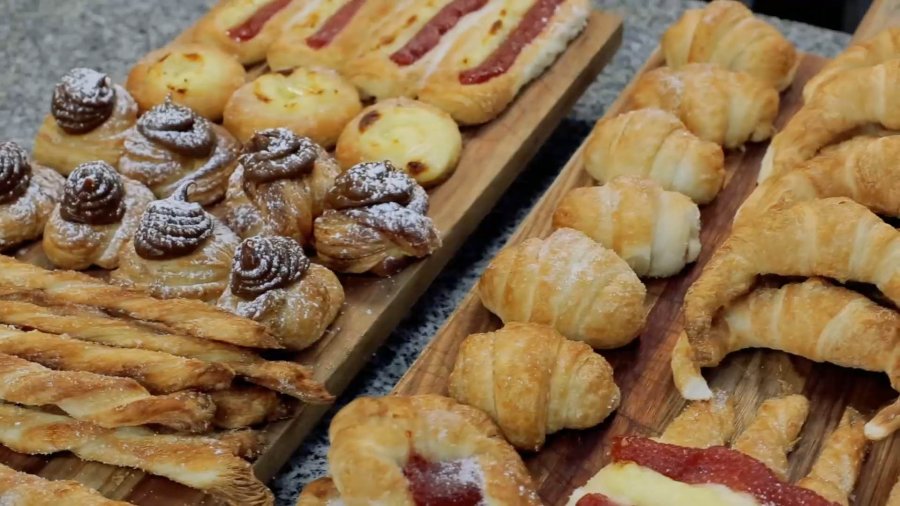 FELIZ DÍA. A todos los panaderos que cada día elaboran el pan y las facturas de la mesa de los argentinos.