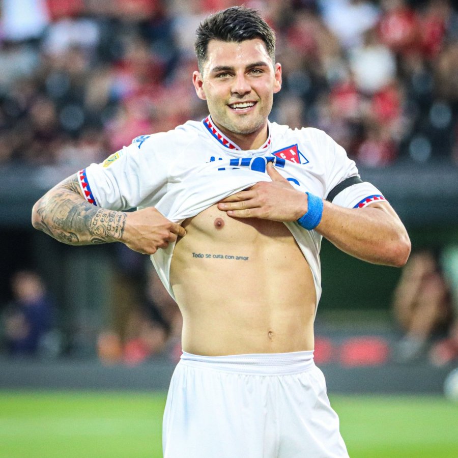 "TODO SE CURA CON AMOR". La frase de Miguel tatuada.