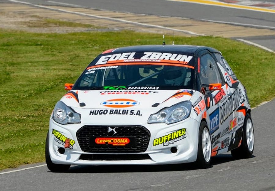 Agustín Bonomo retornó al Turismo Nacional con el Peugeot 208.