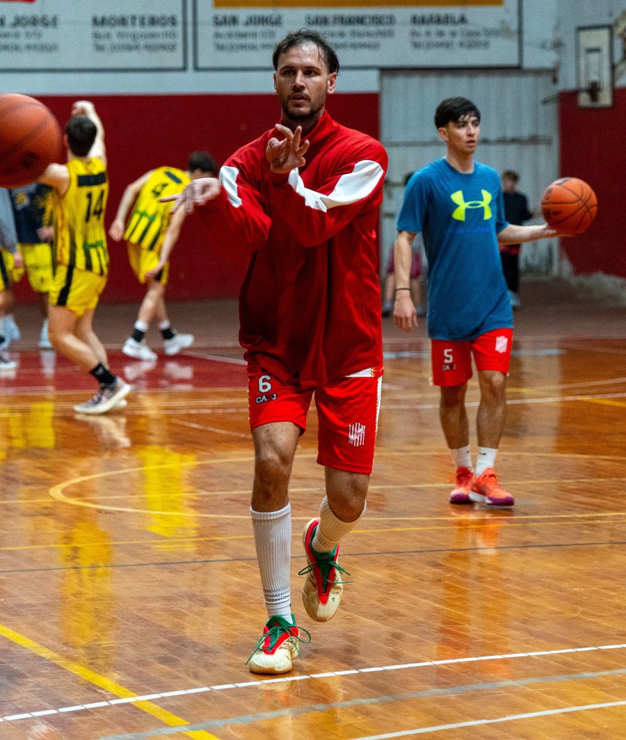 FACUNDO CHIABOTTO. Fue el goleador de 9 de Julio.