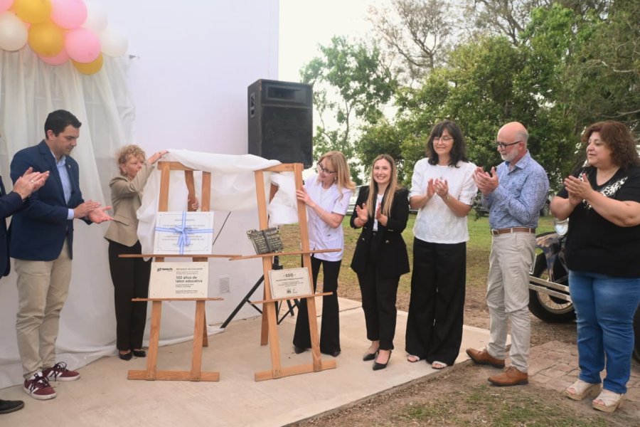 Las autoridades descubrieron placas recordativas.