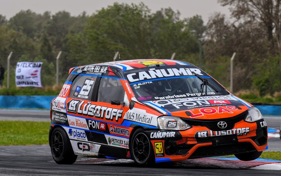 Renzo Blotta se quedó con el triunfo al mando del Toyota Etios.