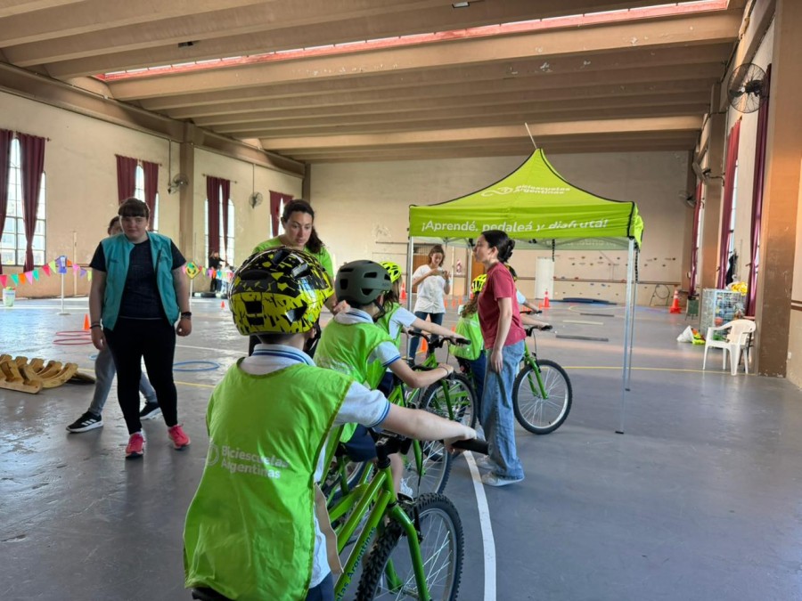 La Municipalidad de Rafaela llevó adelante nuevas jornadas de enseñanza y aprendizaje para el uso de la bicicleta.