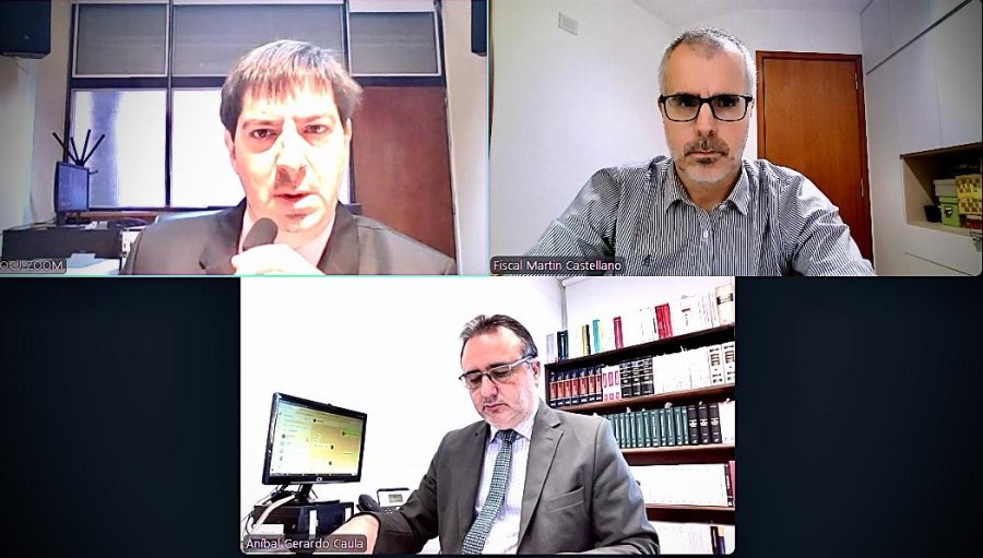 El juez Gustavo Bumaguin, el fiscal Martín Castellano y el defensor Gerardo López Caula durante la audiencia.