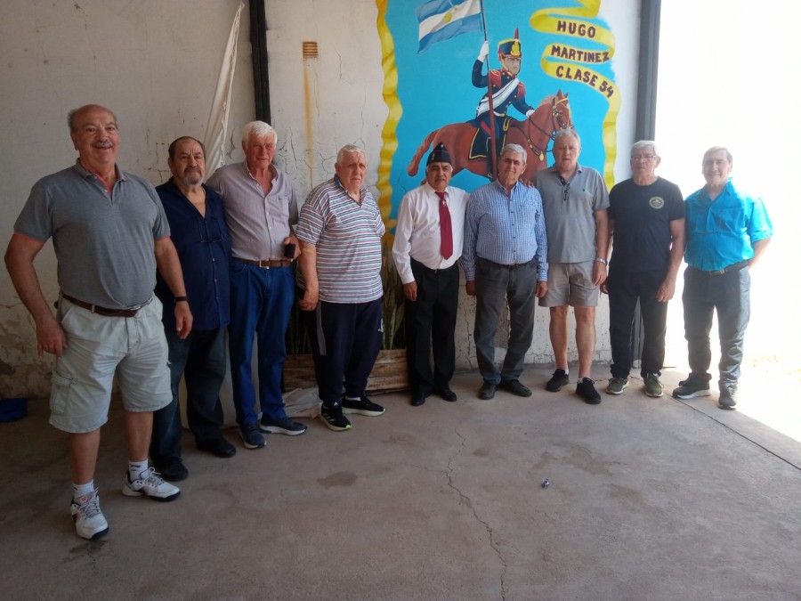 los Granaderos y el mural habilitado.