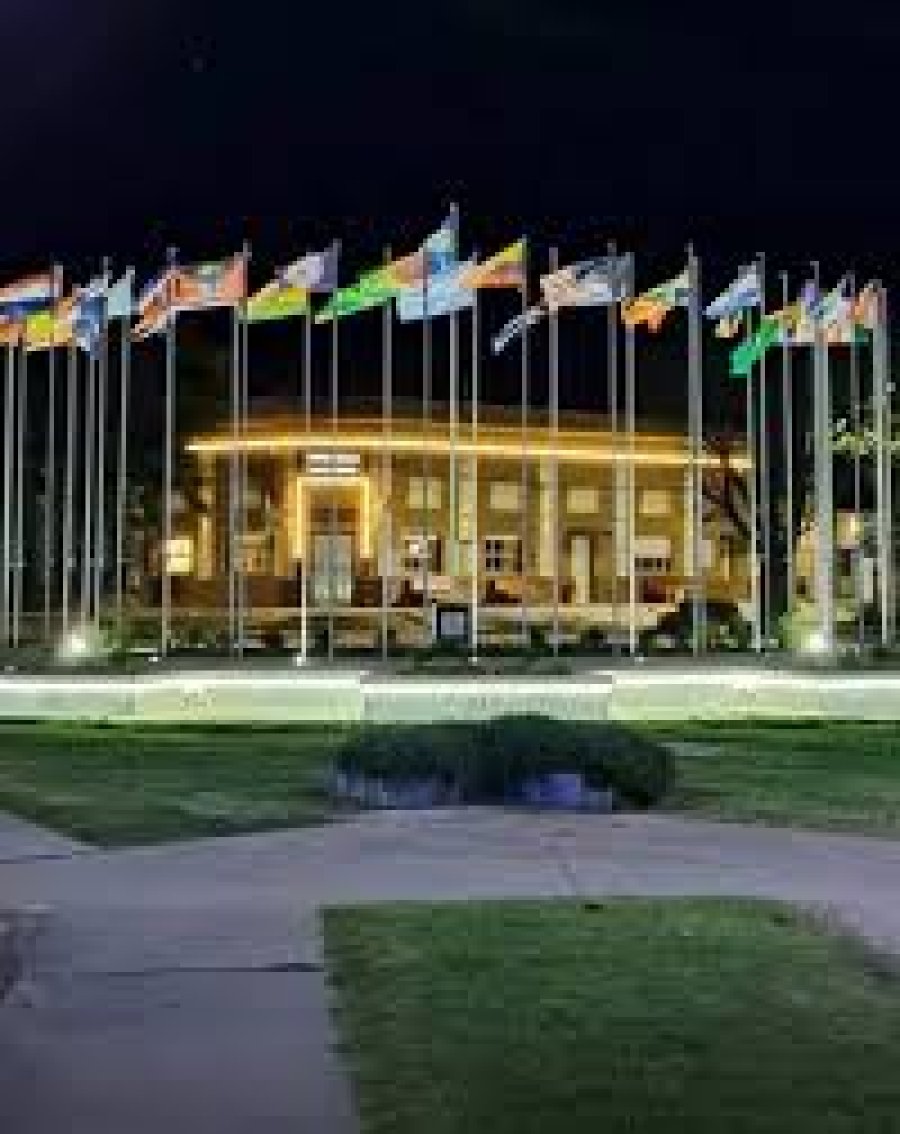 Fachada del edificio comunal.