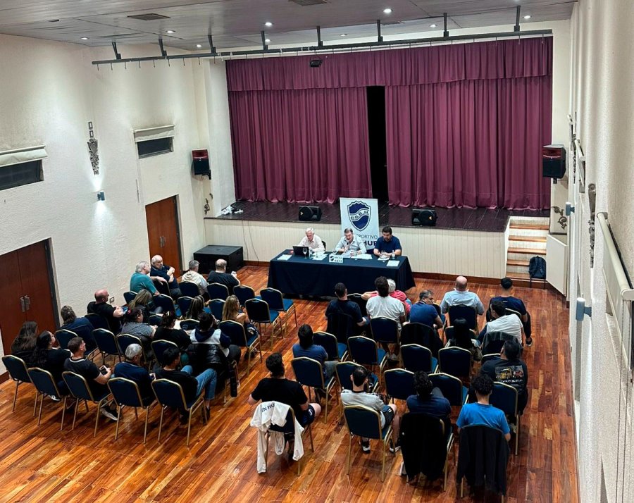 ASAMBLEA. Se realizó el lunes por la noche.