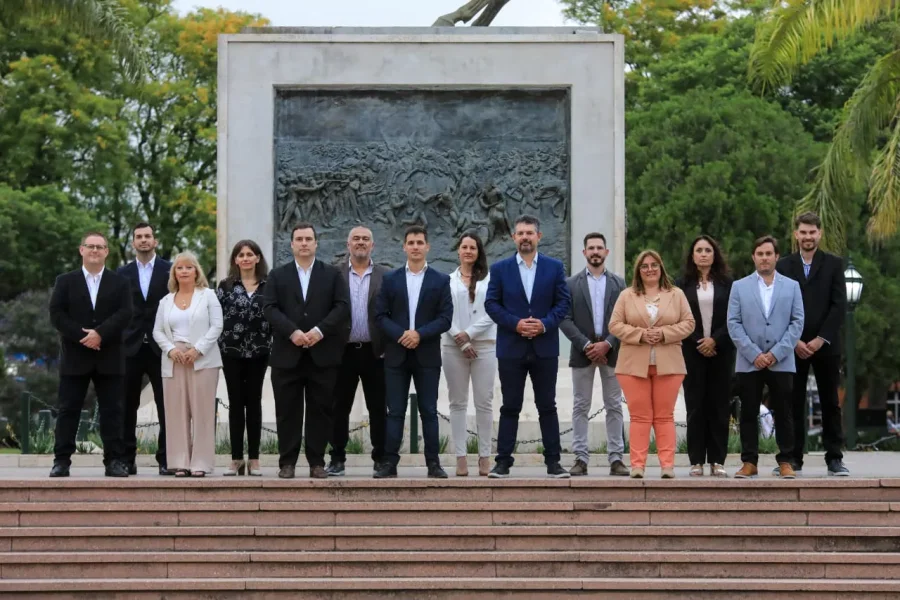 Los integrantes del Departamento Ejecutivo que jurarán lealtad a la nueva Constitución de Santa Fe.