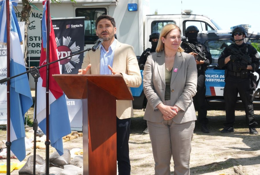 "Con Gisela Scaglia demostramos que en 22 meses de gobierno, con mucho esfuerzo, al narcotr&aacute;fico se le puede ganar", expres&oacute; Pullaro. (FOTO SCS)