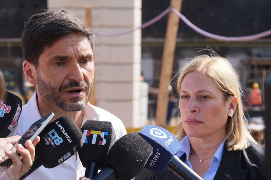 El gobernador Maximiliano Pullaro.