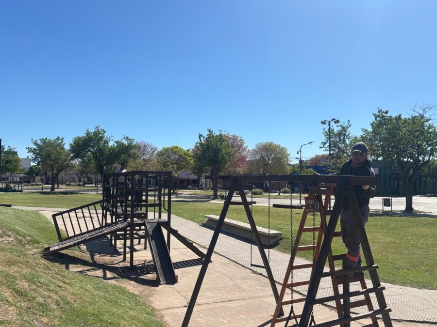 Tareas de reparación y mantenimiento del mobiliario de madera.