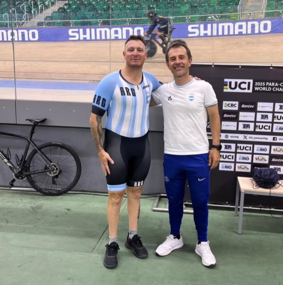 EN BRASIL. Germán Chiaraviglio y el entrenador del equipo argentino, Martín Ferrari.