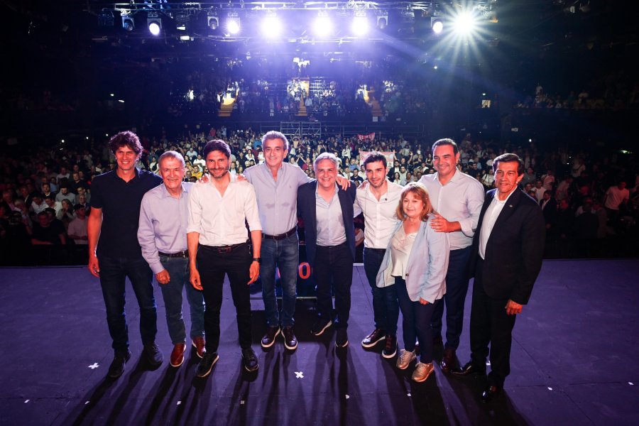 Mart&iacute;n Lousteau, Juan Schiaretti, Maximiliano Pullaro, Florencio Randazzo, Mart&iacute;n Llaryora, Nacho Torres, Graciela Oca&ntilde;a, Gustavo Vald&eacute;s y Carlos Sadir. (FOTO PROV. UNIDAS)