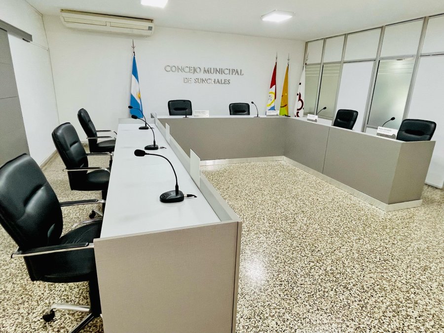 Esta mañana los jubilados fueron recibidos en el recinto de sesiones.