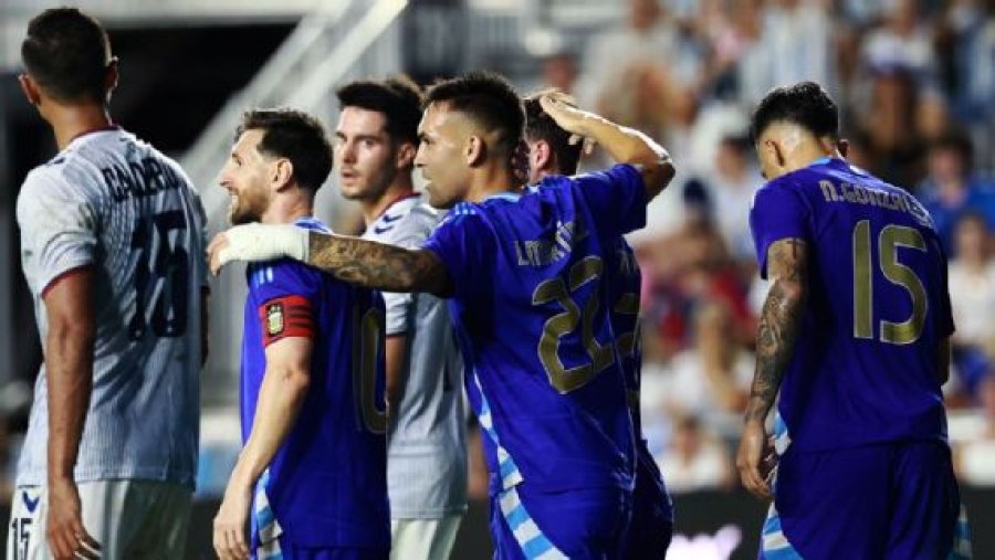 Lautaro Martínez festeja su gol ante Puerto Rico. Ya es el cuarto máximo artillero de la selección.