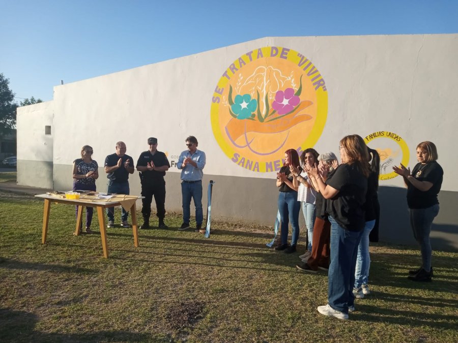 Las autoridades participaron de la inauguración de la obra de arte.