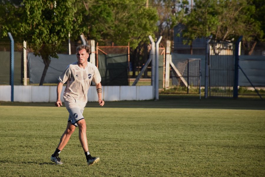 JUAN BONO. El delantero ex Racing de Córdoba que llegó en este mercado de pases.