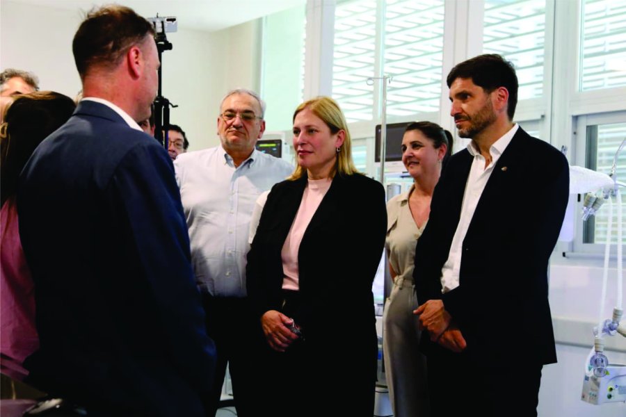 RECCORRIDA. Pullaro junto a Scaglia, durante su visita al nuevo hospital regional de nuestra ciudad.