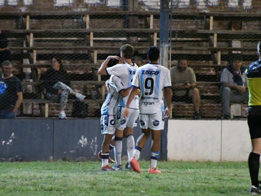 LA CREMA SUPERÓ A JUVENTUD EN EL GIULIANI