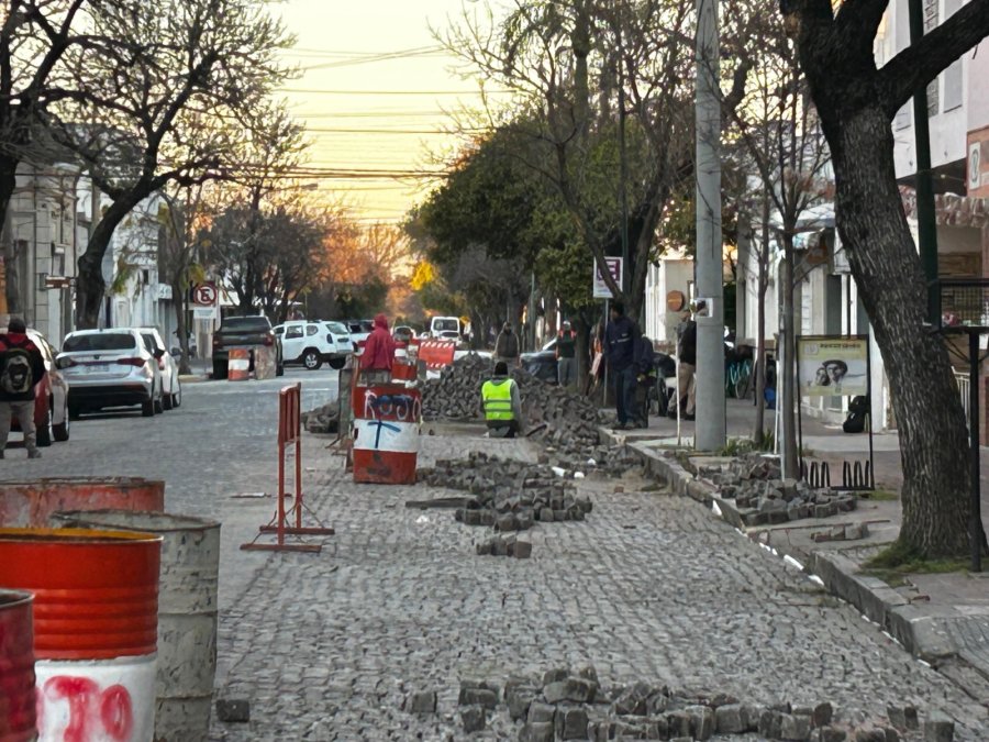 MOVILIDAD URBANA. Desde el municipio local destacaron  el avance del programa de readoquinado, con 10 cuadras finalizadas hasta septiembre y la proyección de dos o tres más antes de fin de año. 