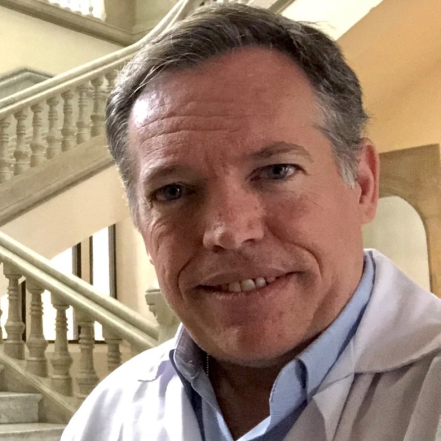 Dr. Pablo Carpintero, profesional especializado.