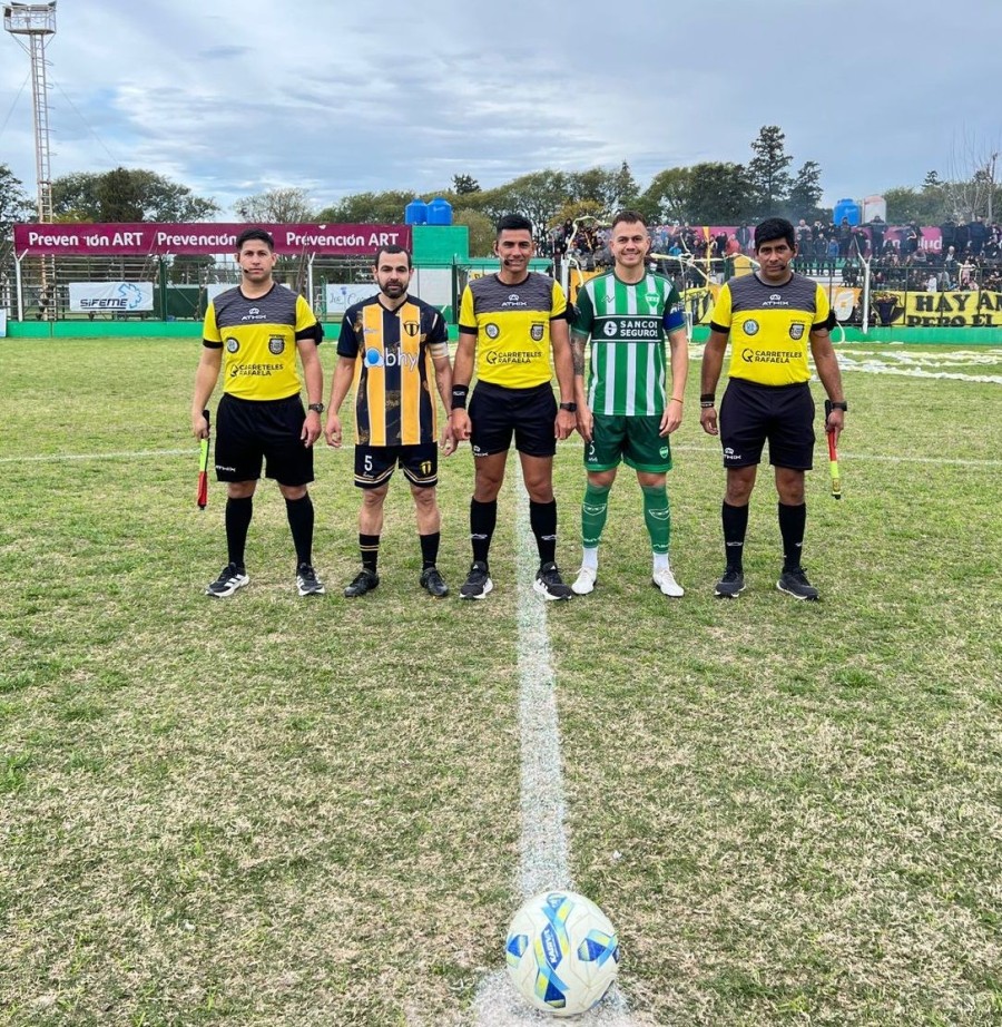 PRIMER DUELO. Se juega este domingo en cancha de Unión.