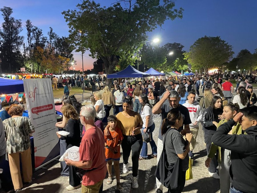 La Fiesta de las Culturas arrancó con una gran convocatoria.