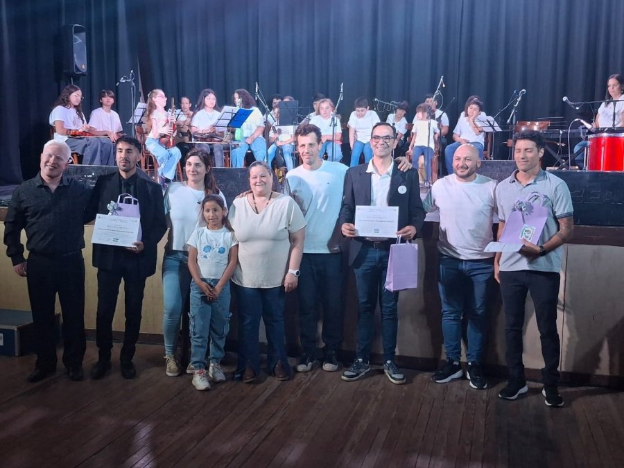 Los reconocimientos fueron entregados por Sandra Gaido.