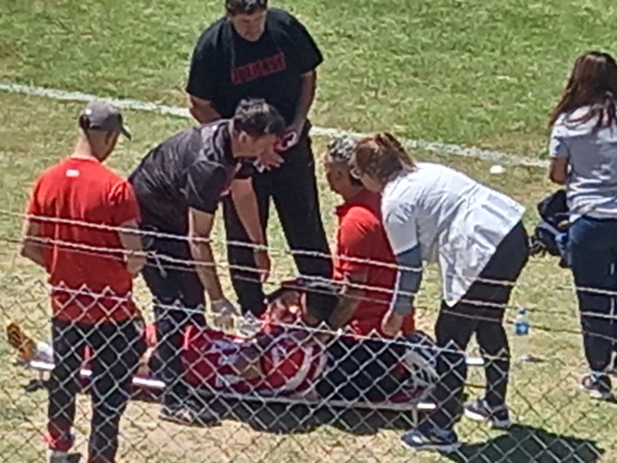 ATENDIDO. Cuando Martinez salió del campo el domingo en el partido.