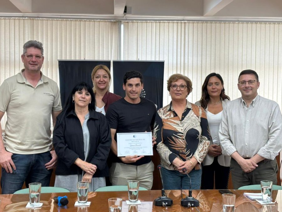 RECONOCIMIENTO. Germán Romitelli junto a los concejales durante la reunión de comisión de este lunes.