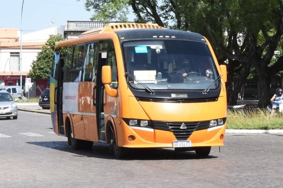 HABILITACION. Tras las mejoras que se hicieron sobre calle Tucumán, la Línea 2 de los minibuses retomó su recorrido normal.
