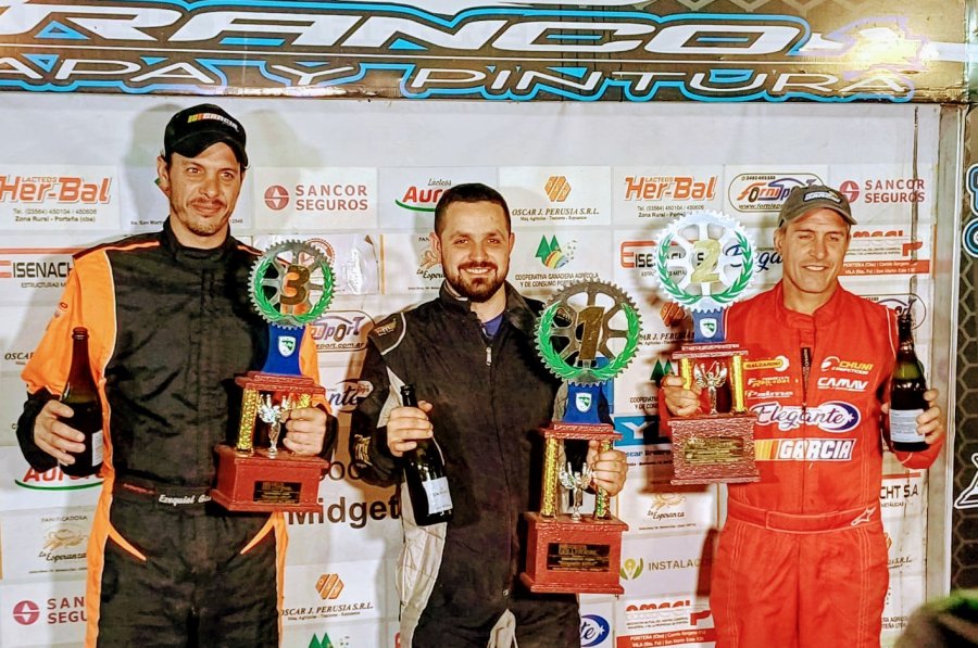 Ezequiel García, Agustín Bonomo y Mariano García en el podio de la Final A (titulares).