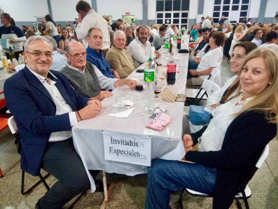 La mesa de las autoridades.