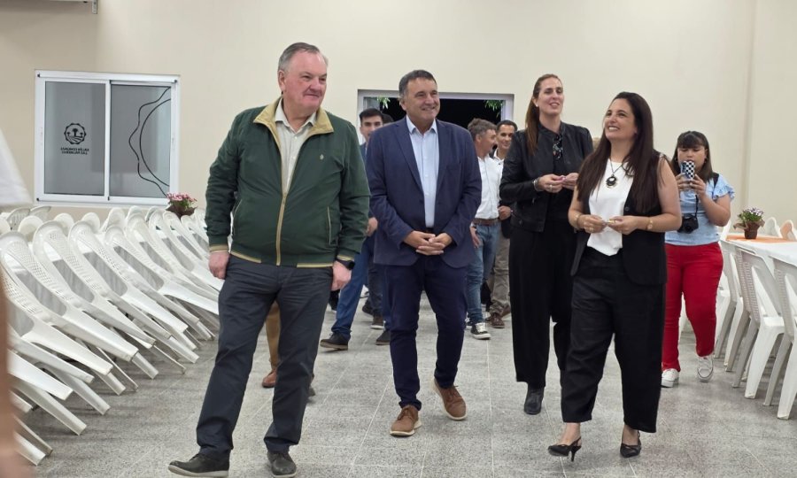 Recorrida por las obras en el SUM.