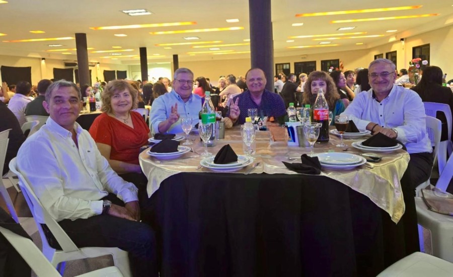 La mesa de las autoridades.