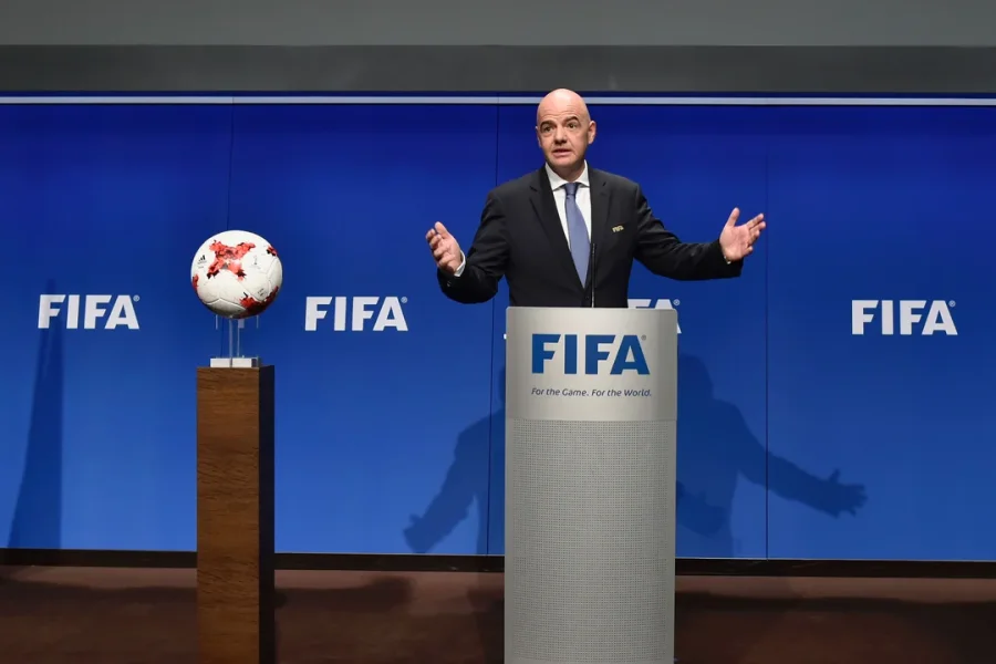 Gianni Infantino prometió llevar un Mundial a Bolivia.