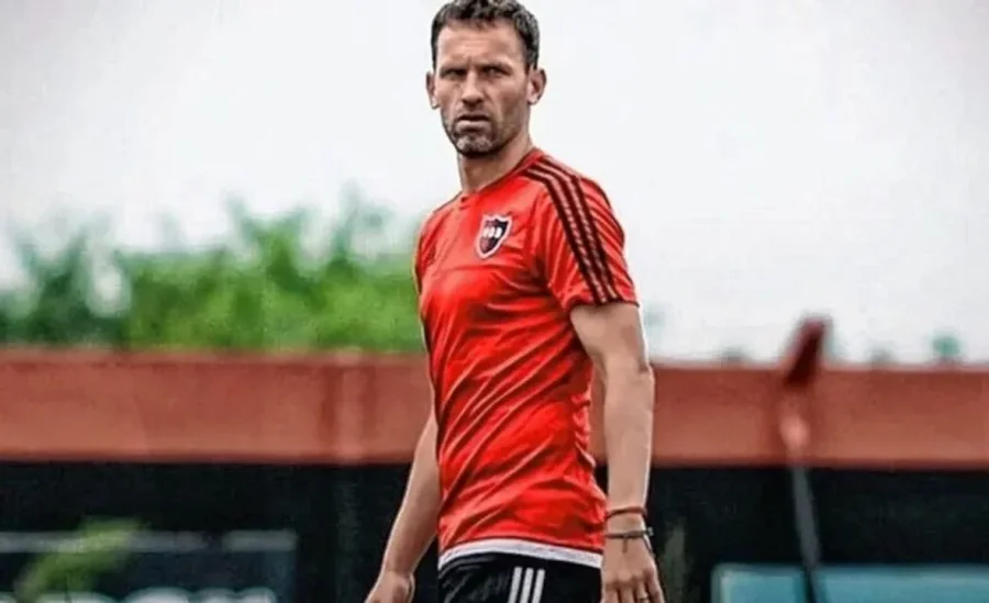 Lucas Bernardi durante su primera etapa como DT de Newell‘s.