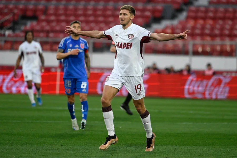 EL GOLEADOR. Castillo hizo los dos goles Granates.