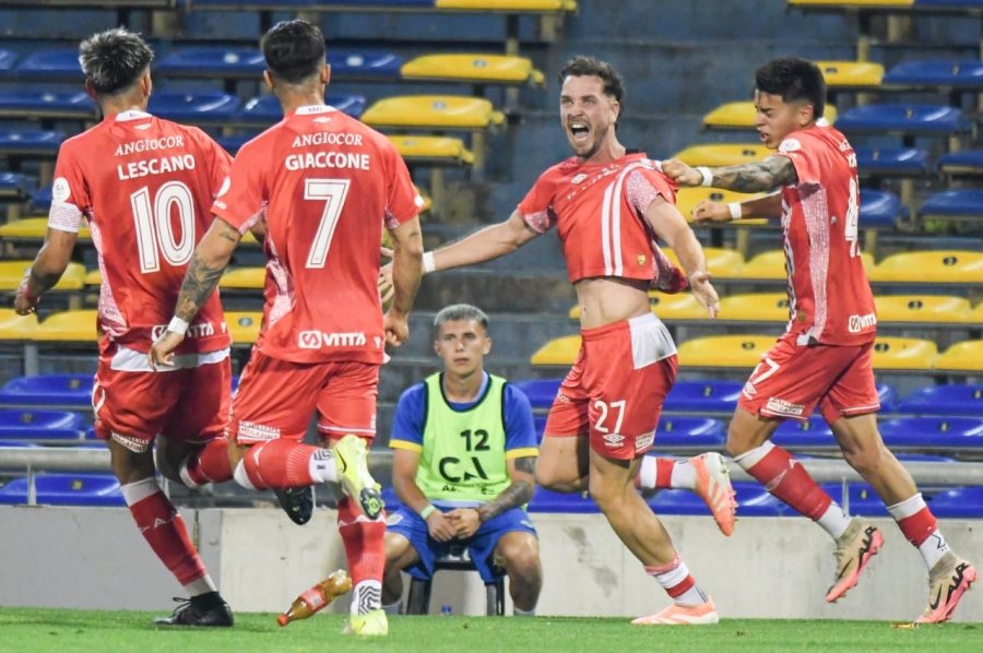 LO DIO VUELTA. El Bicho apareció en el segundo tiempo.