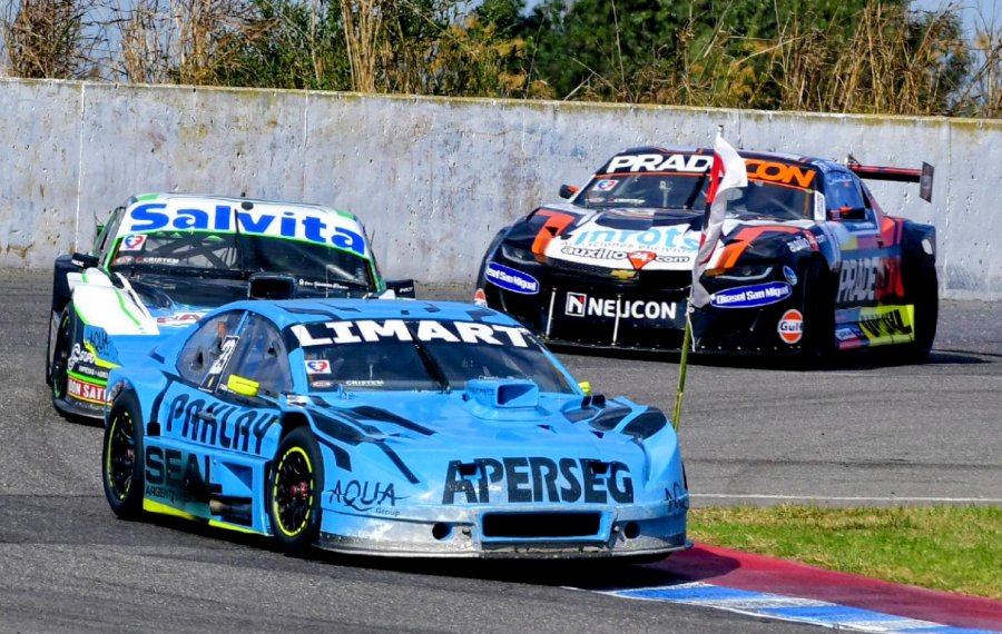ÚLTIMA VISITA. El ganador Esteban Gini, seguido por Diego Ciantini y Christian Ledesma.