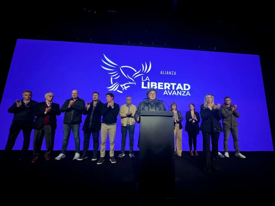 Milei emprende el de regreso a la ciudad de Buenos Aires.