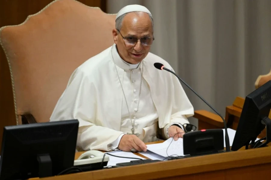 El Papa recibió a jesuitas en el Vaticano.