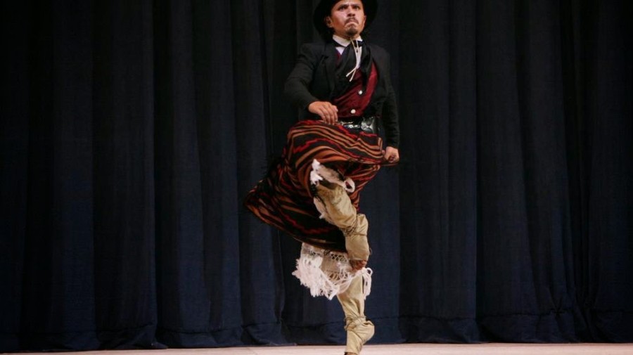 Propuesta que combina lectura, interpretación y danza.