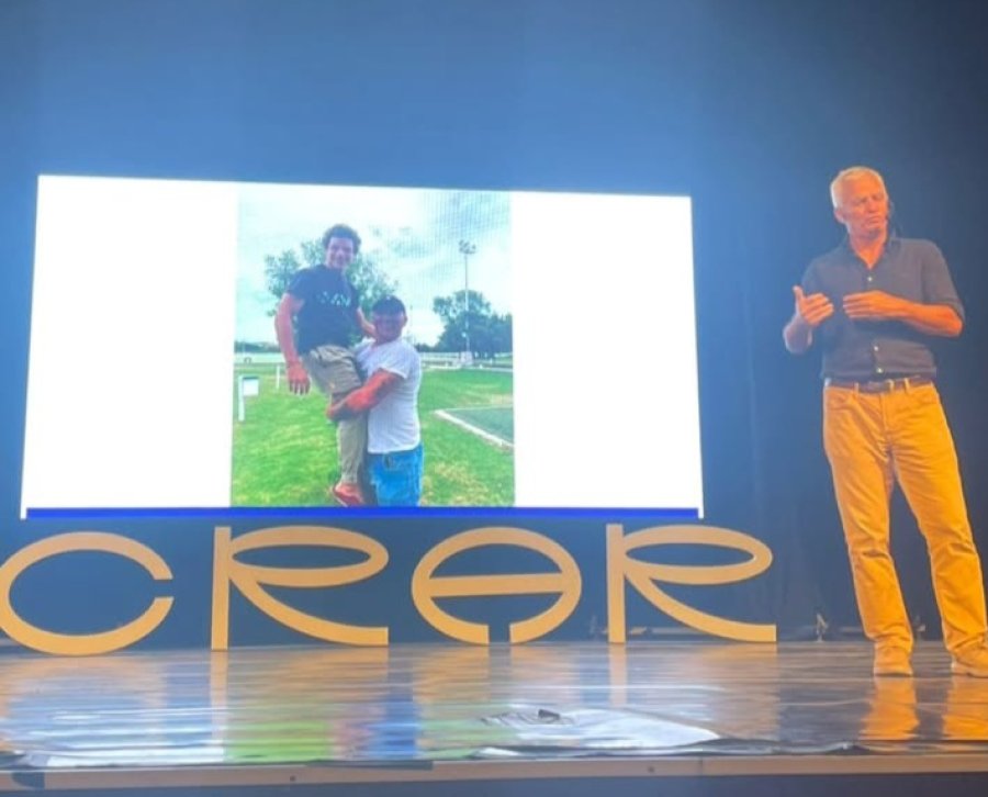 CHARLA. Fue ante un gran marco en el Cine Teatro Lasserre.