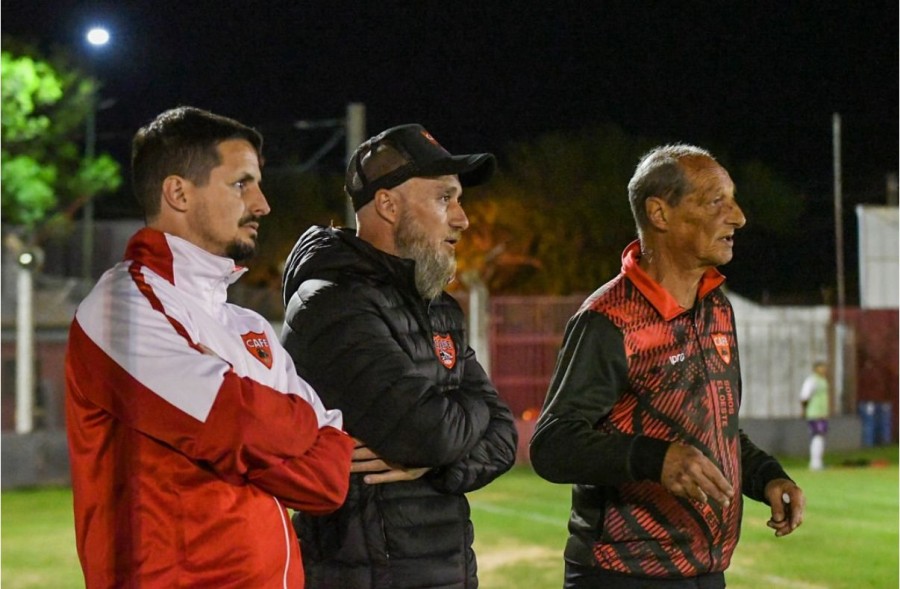 EL ELENCOD E HUGO TOGNI SE PRESENTA EN LOS NOGALES