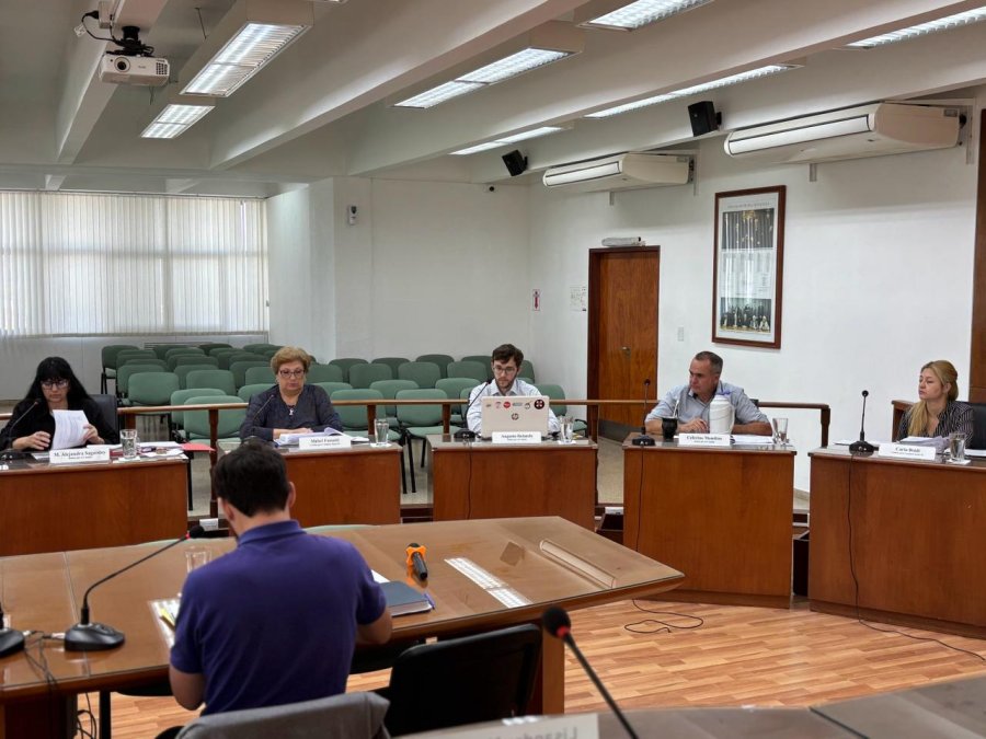 Los integrantes del bloque de concejales oficialistas durante la reuni&oacute;n de comisiones de este lunes. (FOTO PRENSA CONCEJO)